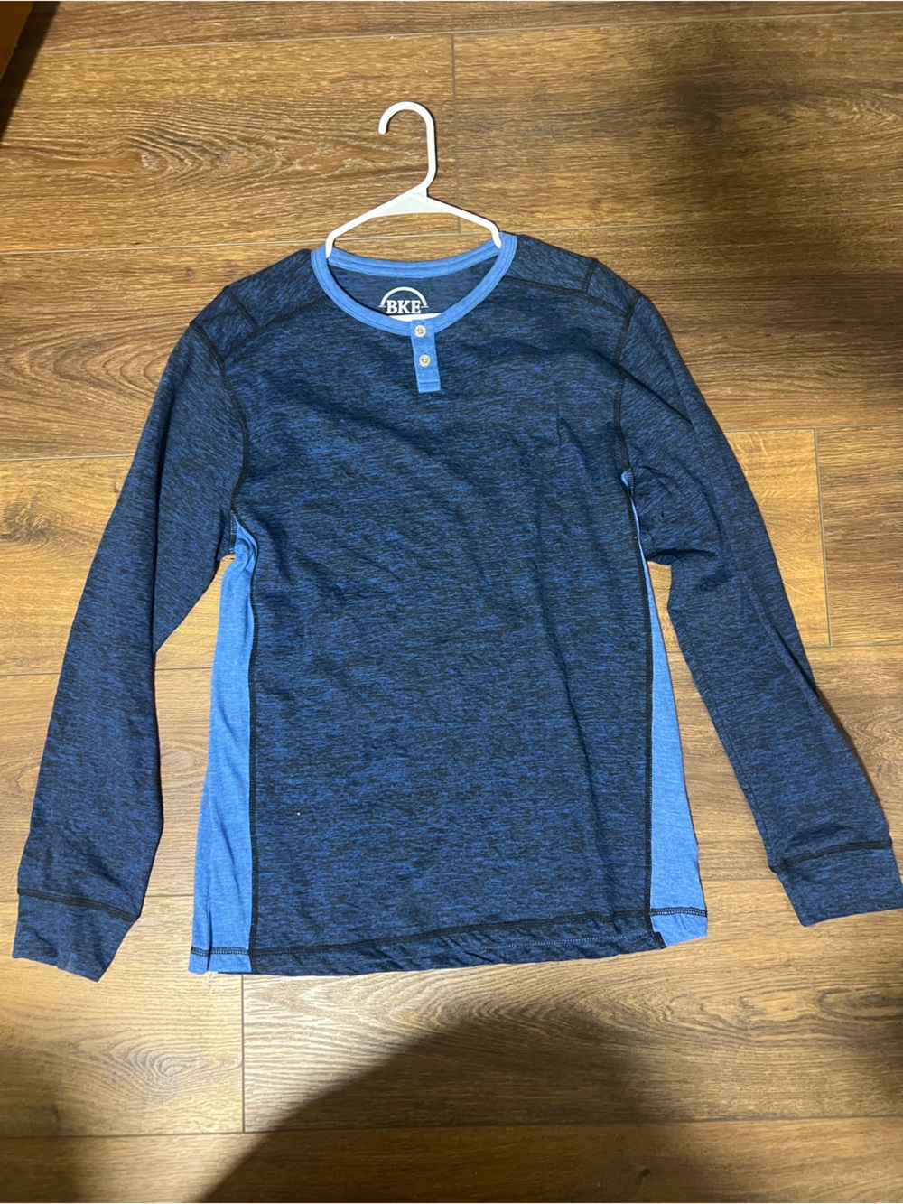 BKE Men's Navy and Light Blue Long-Sleeve Henley